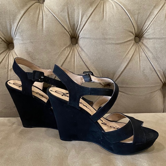 Black Platform - Picture 3 of 6